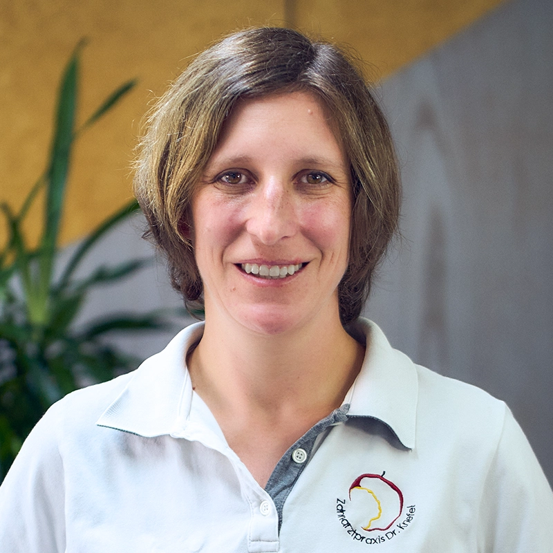 Stefanie Einzinger - Zahnarztpraxis Aßling Sarah Knefel